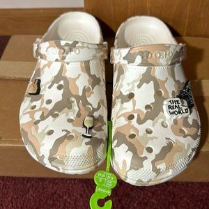 EUC Classic Crocs with Jibbitz M8/W10